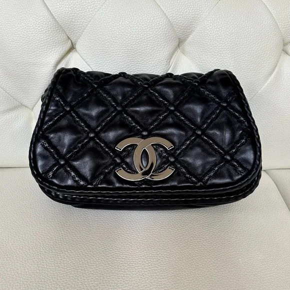 Chanel handbag - Picture 1 of 10